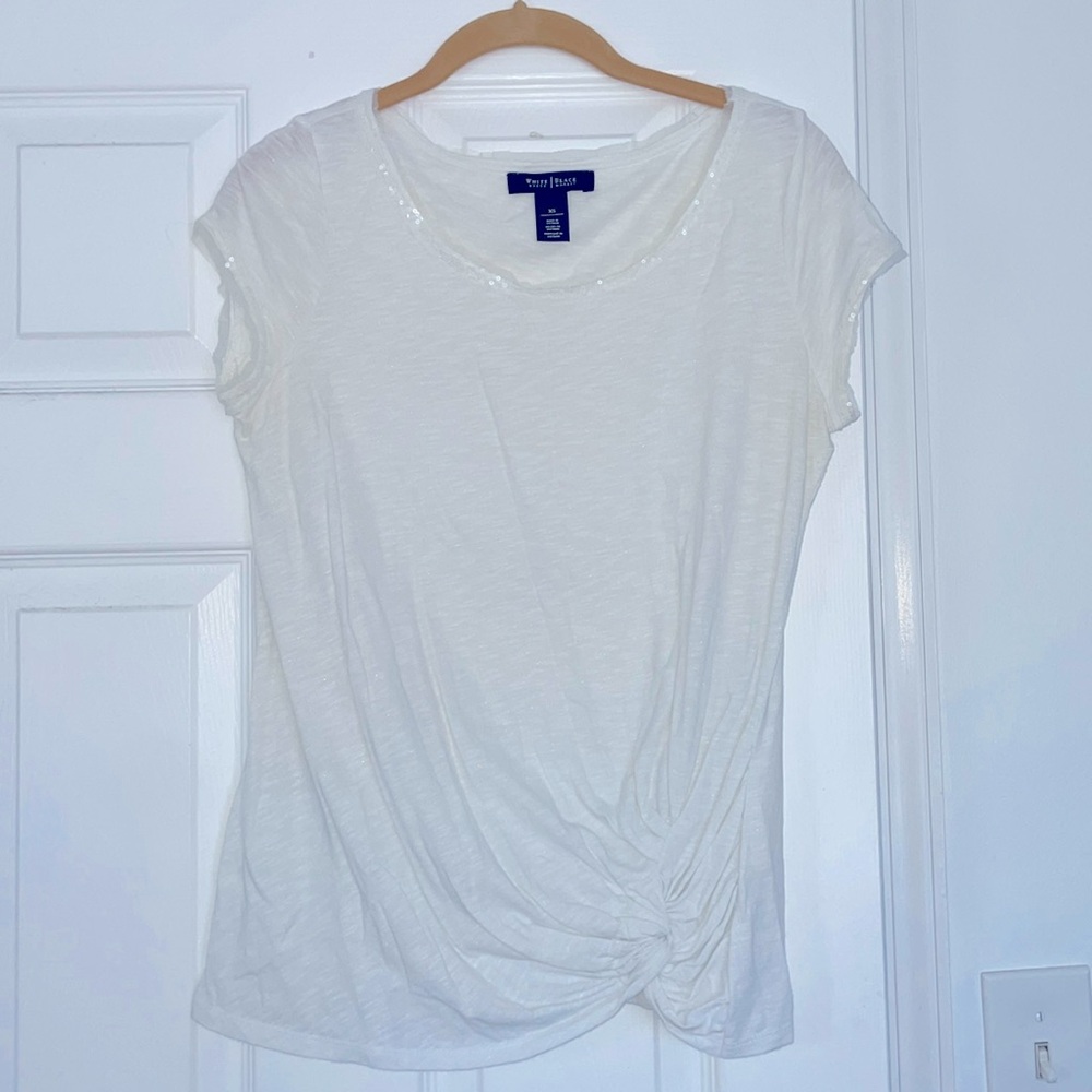 White House Black Market Shimmery front knot tshirt with sequin collar size XS